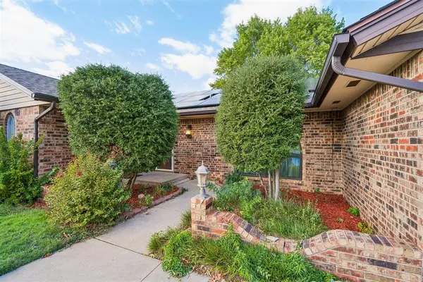 145 W Meade DR, Yukon, OK 73099