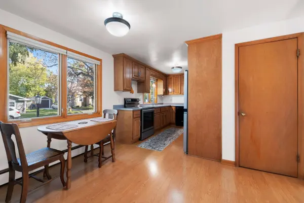 112 E WHITNEY ST, Green Bay, WI 54301-2952
