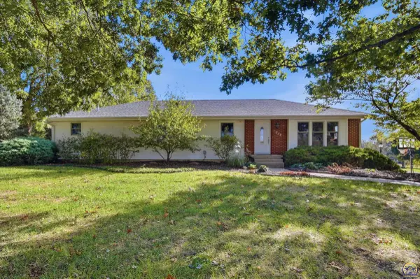 7948 NE Indian Creek RD, Topeka, KS 66617