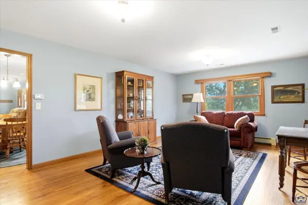 7948 NE Indian Creek RD, Topeka, KS 66617