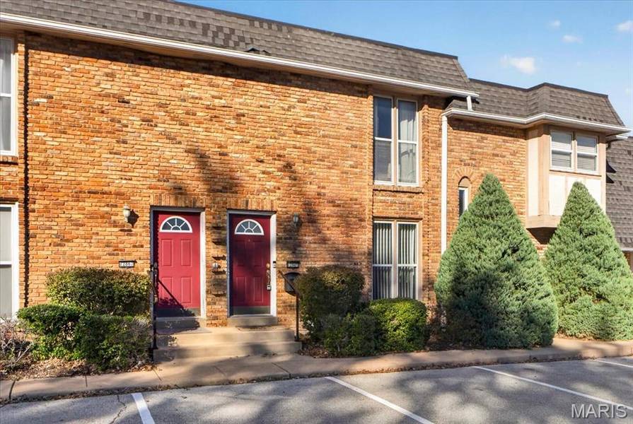 12865 Town And Four DR, Creve Coeur, MO 63141