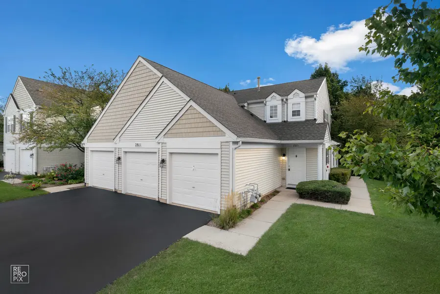 2811 Rutland CIR #201, Naperville, IL 60564