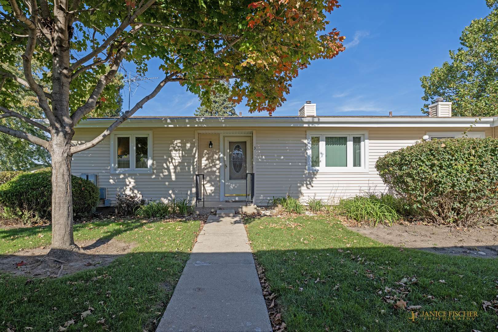 819 Wiltshire DR #3, Mchenry, IL 60050
