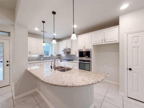 9332 Kaitlyn Court, Lantana, TX 76226