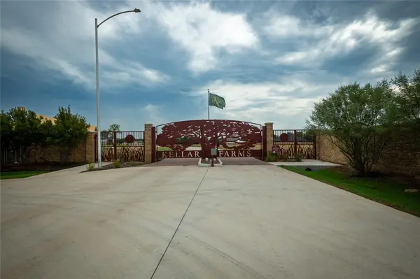 229 Hydrangea DR, Smithville, TX 78957