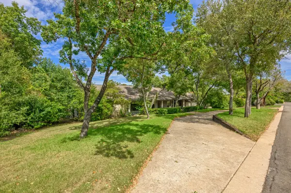 2 Boardman LN, Austin, TX 78746