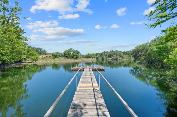 520 Holder LN, Dripping Springs, TX 78620