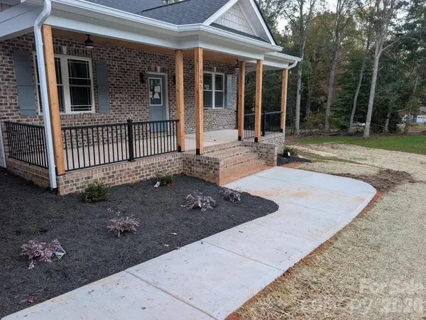 1895 Knolls DR, Newton, NC 28658