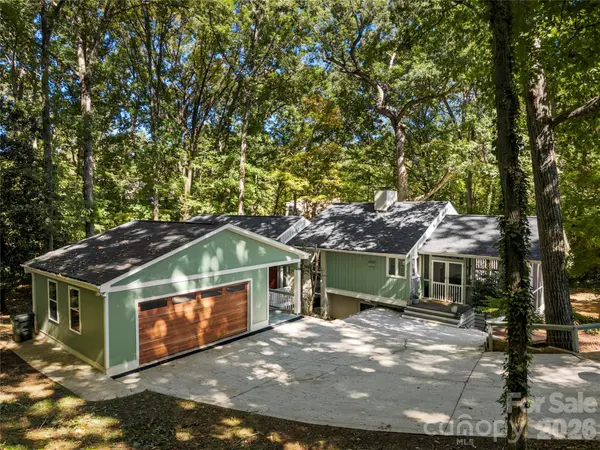 6 Oakwood CT, Clover, SC 29710