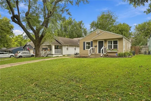 8002 Main ST, Kansas City, MO 64114