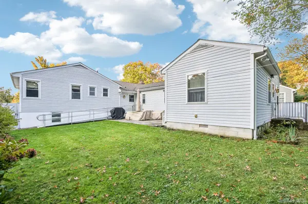 7 Albro LN, White Plains, NY 10603