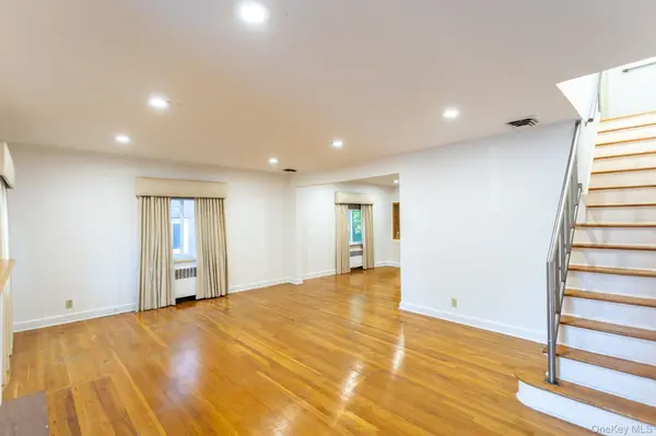 186-33 Henley RD, Jamaica Estates, NY 11432