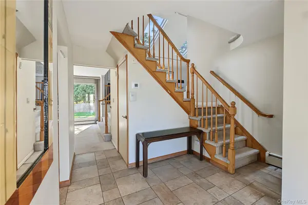 28 Chatham RD, Commack, NY 11725