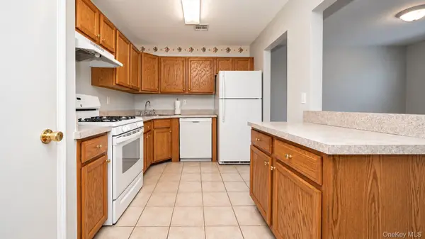 94 Smith AVE, Bay Shore, NY 11706