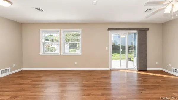 94 Smith AVE, Bay Shore, NY 11706