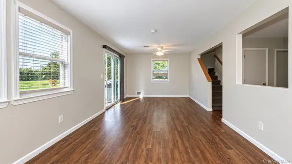 94 Smith AVE, Bay Shore, NY 11706