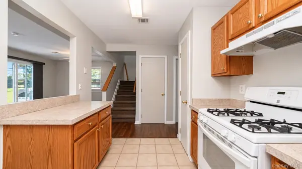 94 Smith AVE, Bay Shore, NY 11706
