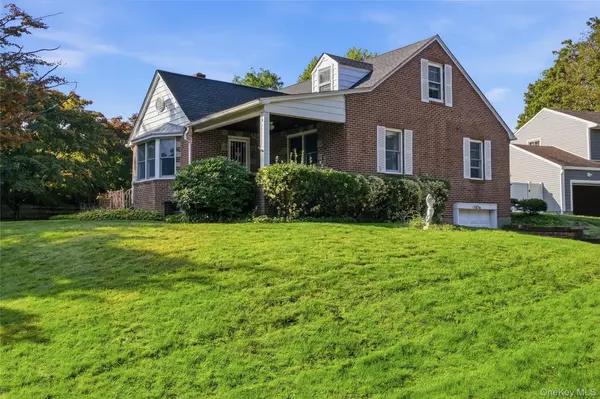 5 Ivy Hill CT, Huntington, NY 11743