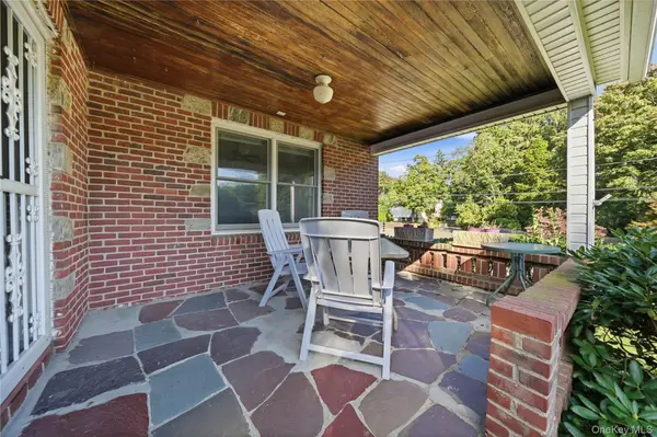 5 Ivy Hill CT, Huntington, NY 11743