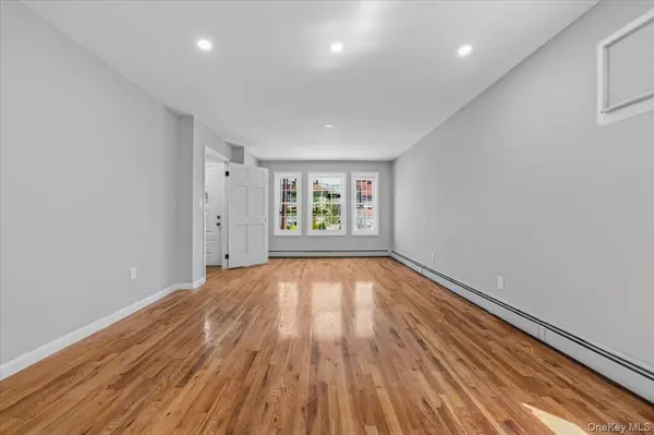 84-34 169th St, Jamaica Hills, NY 11432