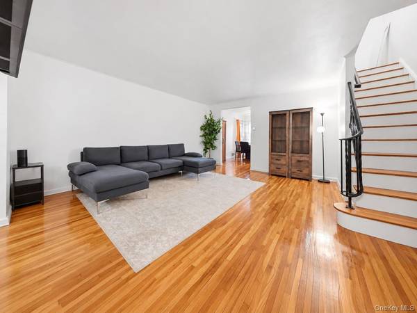 136-10 222nd ST, Laurelton, NY 11413