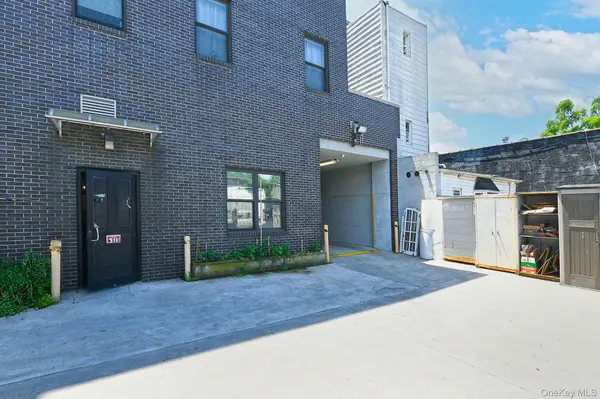 60-11 39th AVE, Woodside, NY 11377