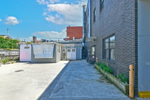 60-11 39th AVE, Woodside, NY 11377