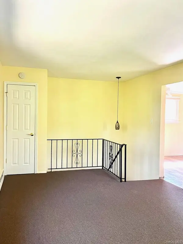 66-68 Hawthorne, East Islip, NY 11730