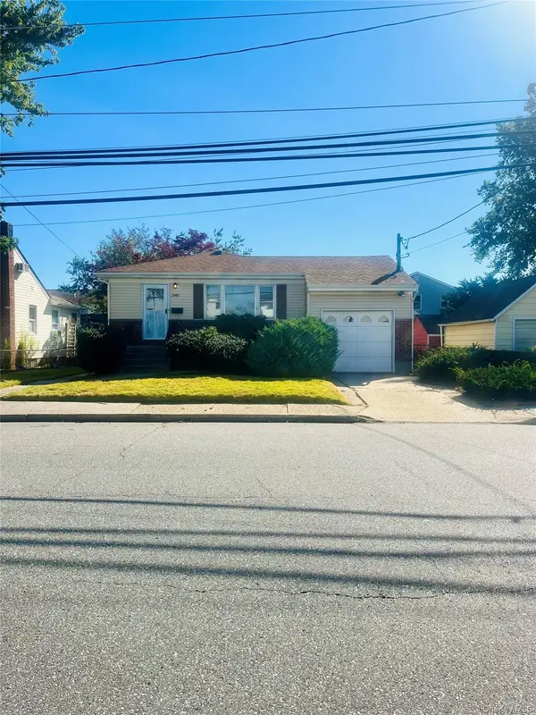 2449 S Seamans Neck RD, Seaford, NY 11783