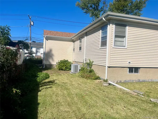 2449 S Seamans Neck RD, Seaford, NY 11783