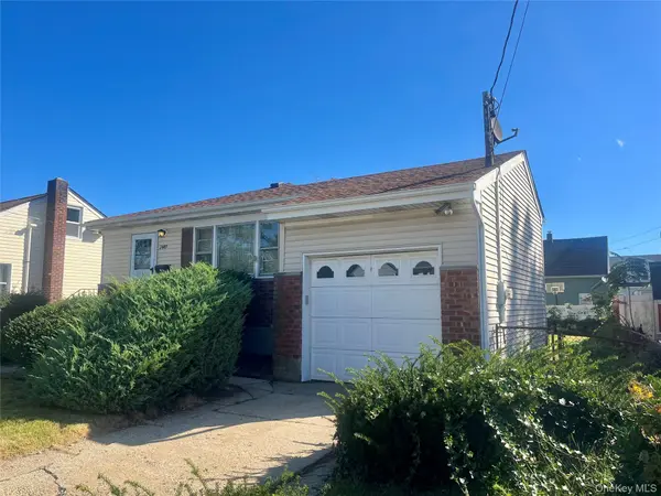2449 S Seamans Neck RD, Seaford, NY 11783