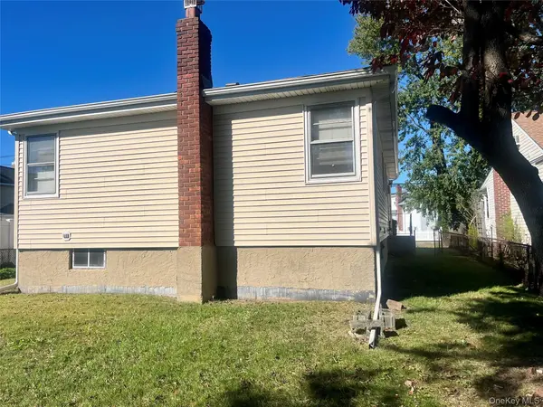 2449 S Seamans Neck RD, Seaford, NY 11783