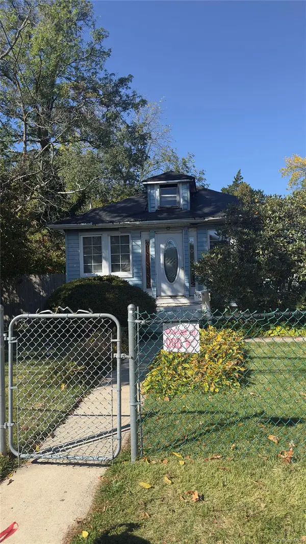 75 Main AVE, Wheatley Heights, NY 11798