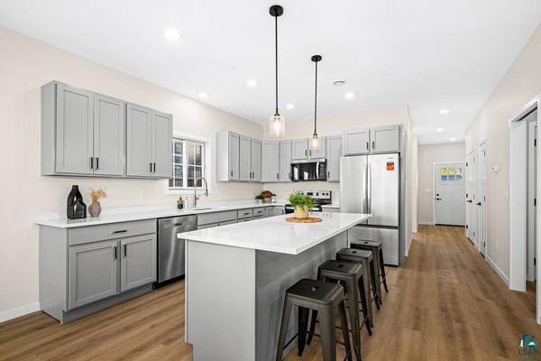 106 7th St, Cloquet, MN 55720