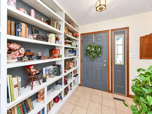 8108 River Bay W, Indianapolis, IN 46240
