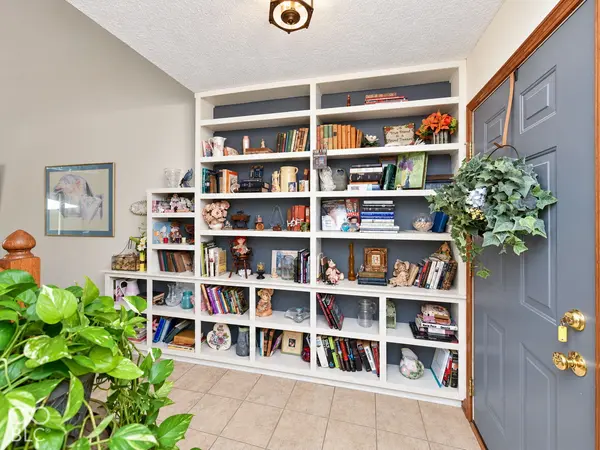 8108 River Bay W, Indianapolis, IN 46240