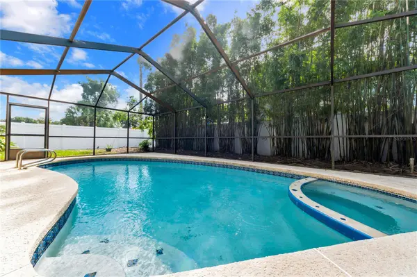 9602 HIDDEN OAKS CIR, Tampa, FL 33612