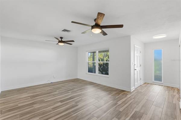 1460 69TH PL S, St Petersburg, FL 33705