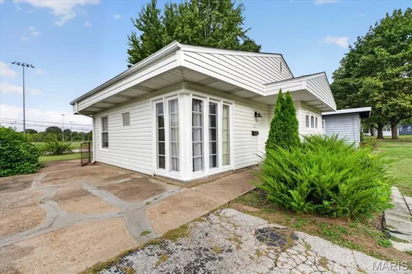 1365 Saint Jean ST, Florissant, MO 63031