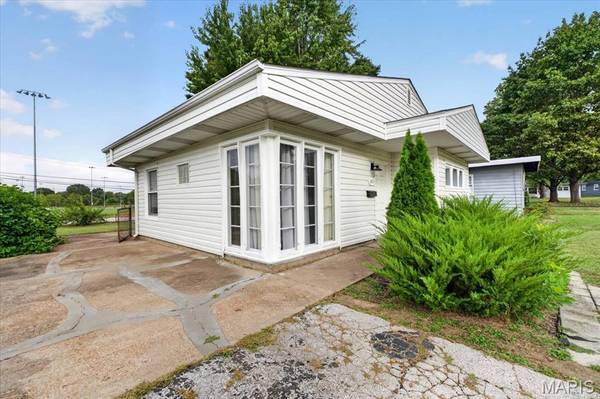 1365 Saint Jean ST, Florissant, MO 63031