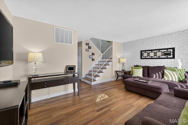 12865 Town And Four DR, Creve Coeur, MO 63141