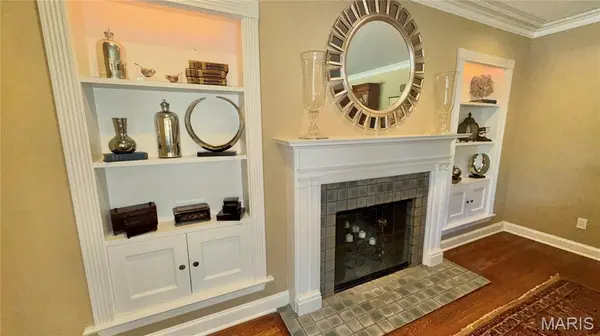2 Warson LN, Ladue, MO 63124