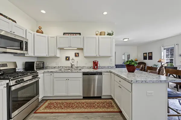906 Lexington ST, Mchenry, IL 60050