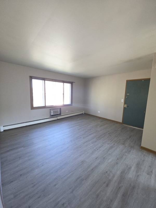 1335 Abbott DR #6, Elgin, IL 60123
