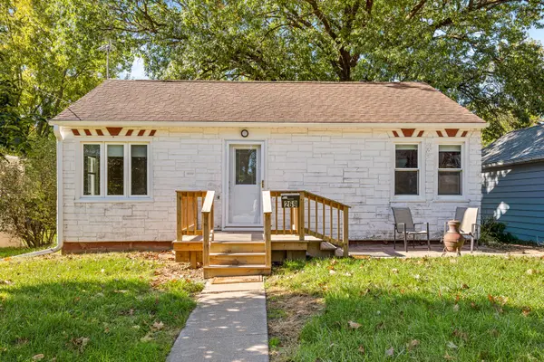 269 21st PL, Clinton, IA 52732