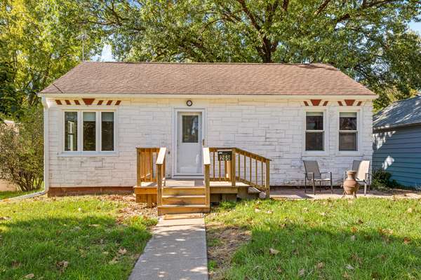 269 21st PL, Clinton, IA 52732