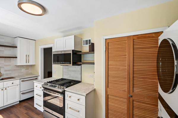 738 Dodge AVE, Evanston, IL 60202