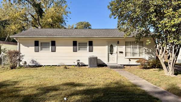 1308 Short ST, Centralia, IL 62801