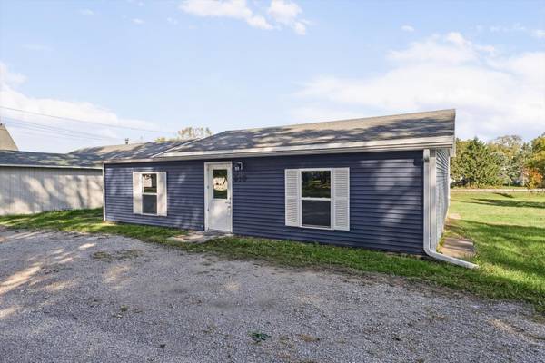 610 E Livingston ST, Monticello, IL 61856