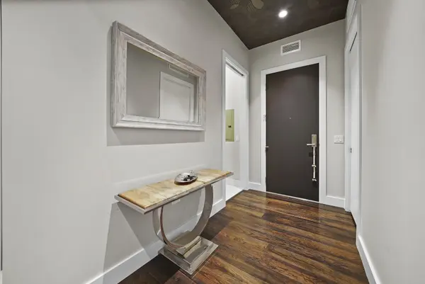 367 W Locust ST #209, Chicago, IL 60610